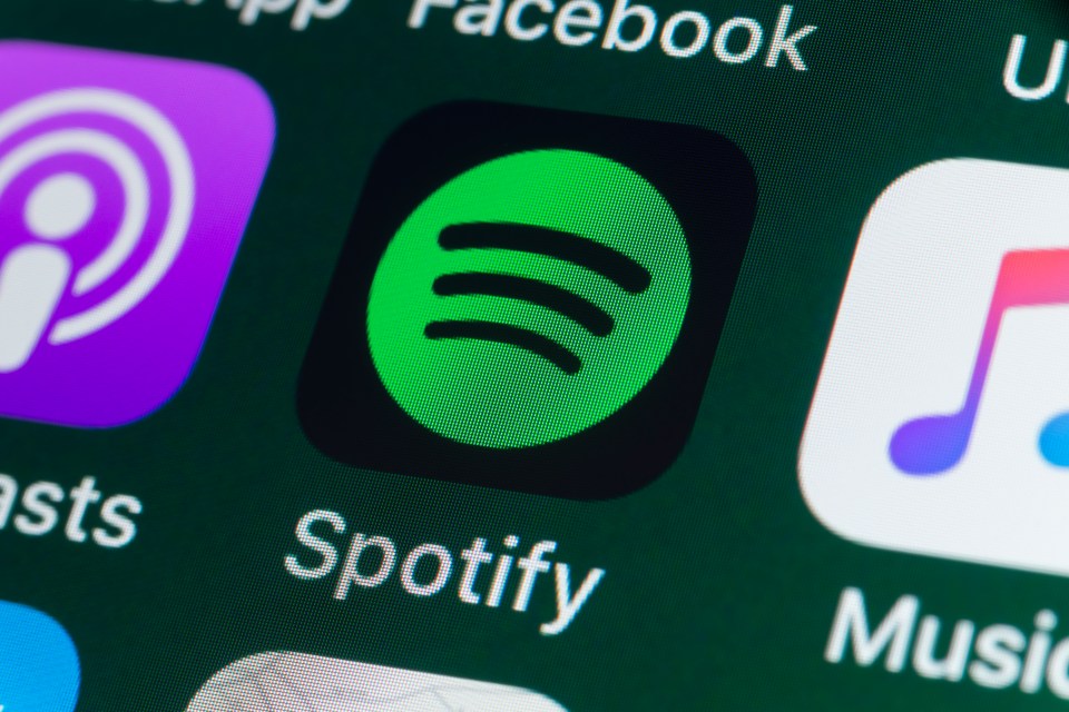 Primer plano del icono de la aplicación Spotify en una pantalla de iPhone.