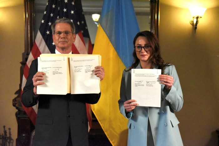 Secretario del Tesoro de EE. UU., Scott Bessent y el primer vicepresidente ucraniano, primer ministro Yulia Svyrydenko