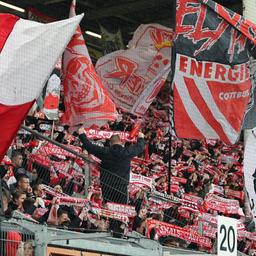 Fans de Energie Cottbus (Imágenes de Imelo/Steffen Beyer)