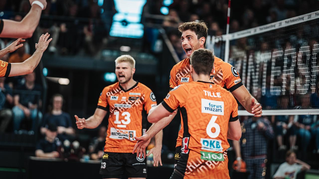 Voleas ganan el segundo juego en Lüneburg y se enfrentan