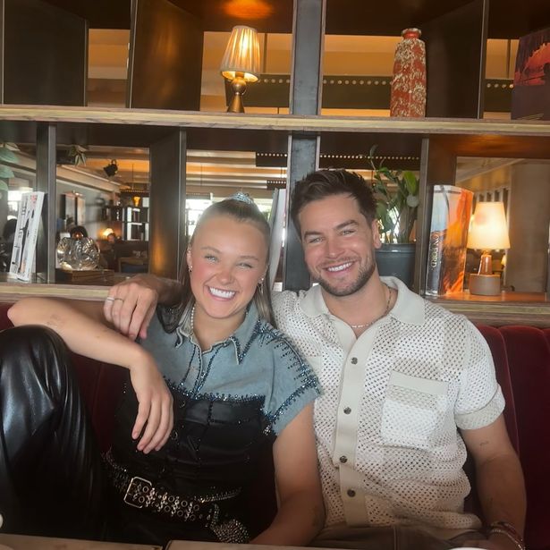 JoJo y Chris disfrutando de una comida
