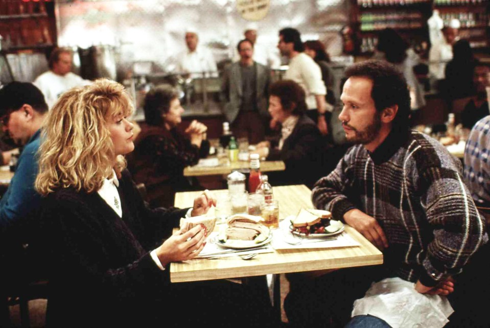 Meg Ryan y Billy Crystal comiendo sándwiches cuando Harry conoció a Sally.