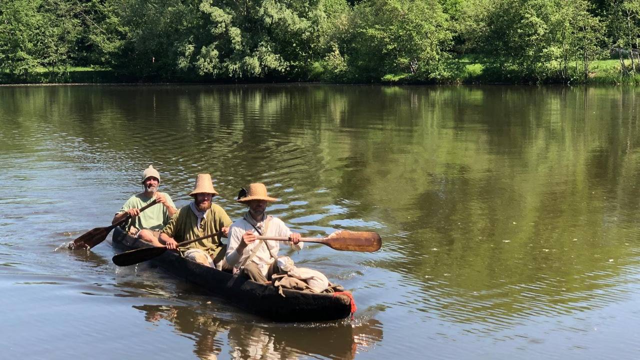 Más de 40 kilómetros de remo en una canoa prehistórica:
