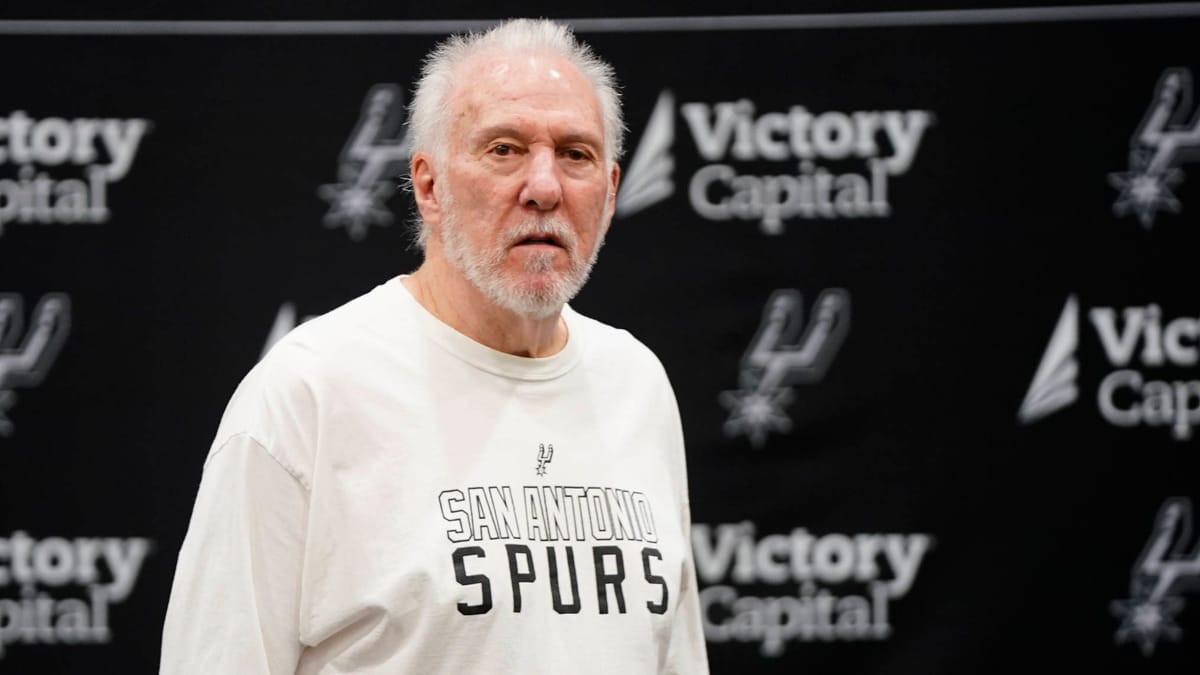 Baloncesto: Gregg Popovich se detiene como un traje de entrenador