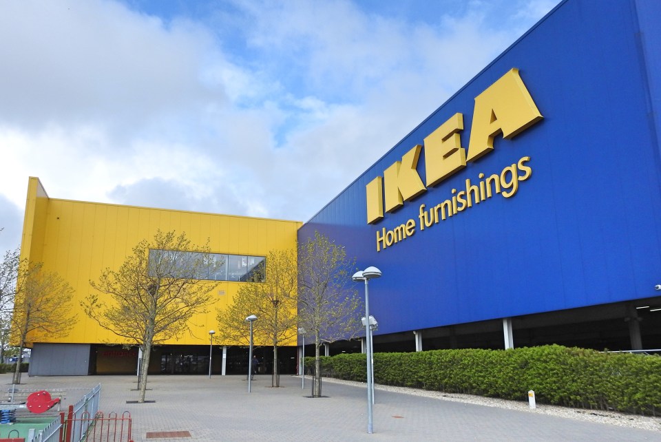 Vista exterior de una tienda IKEA.
