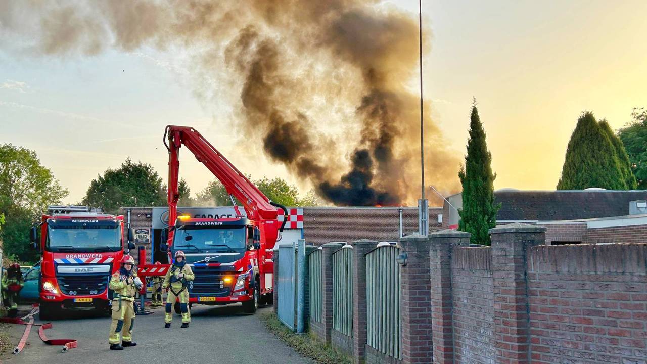 Big Fire en Garagebedrijf está bajo control: 'No mires'