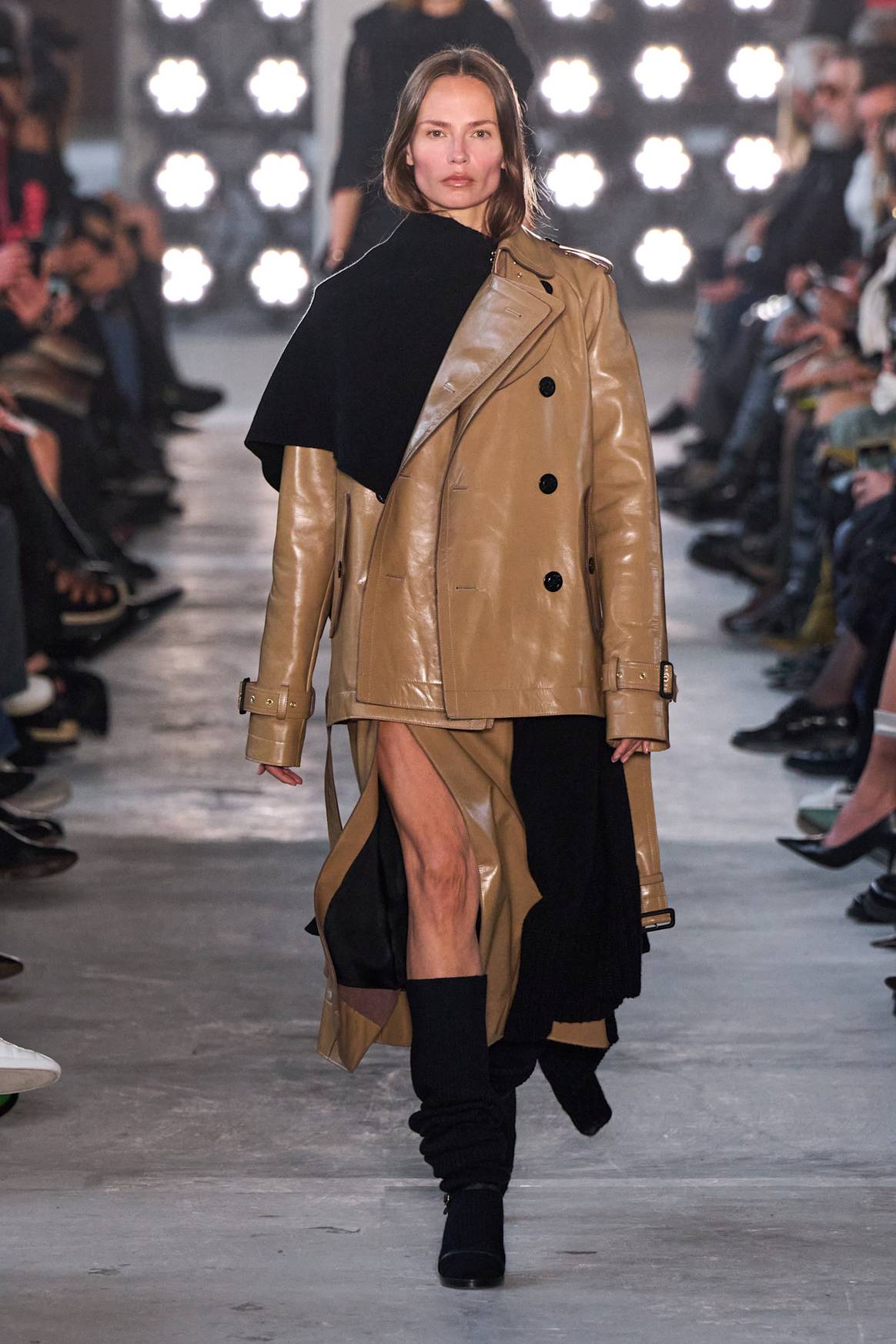 Créditos: Sacai HW25/© Launchmetrics/Spotlight Créditos: Sacai HW25/© Launchmetrics/Spotlight