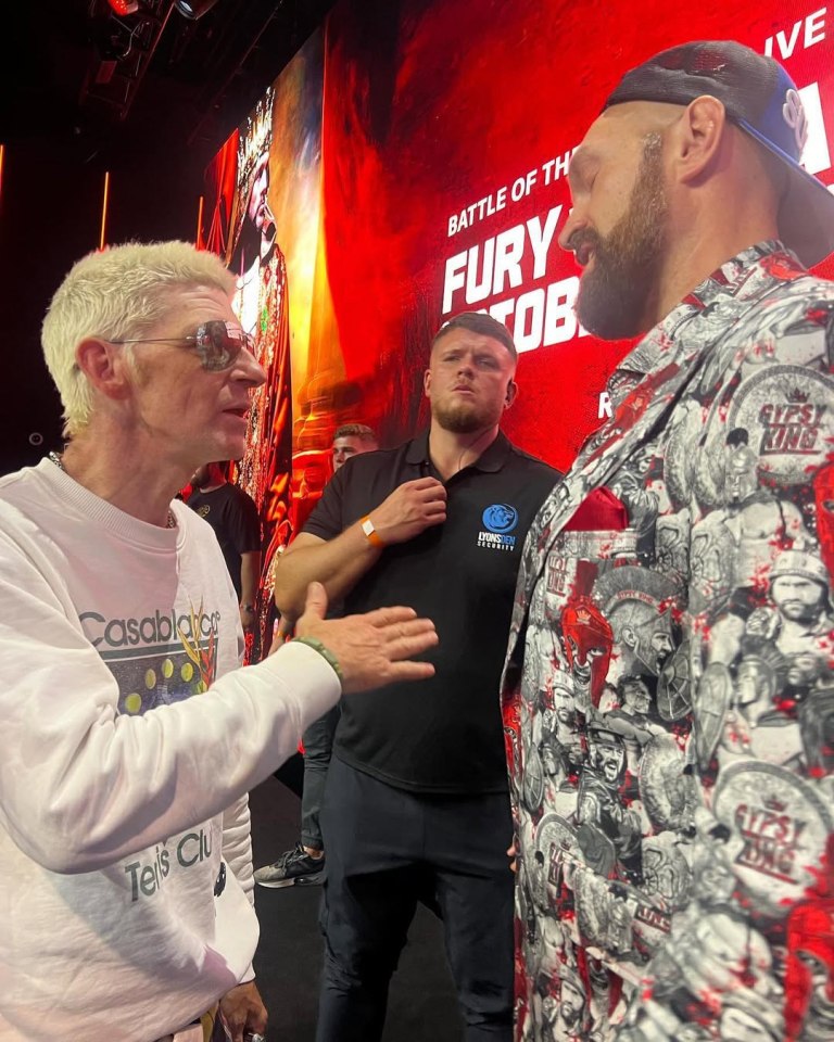 Paul Anderson y Tyson Fury hablando.