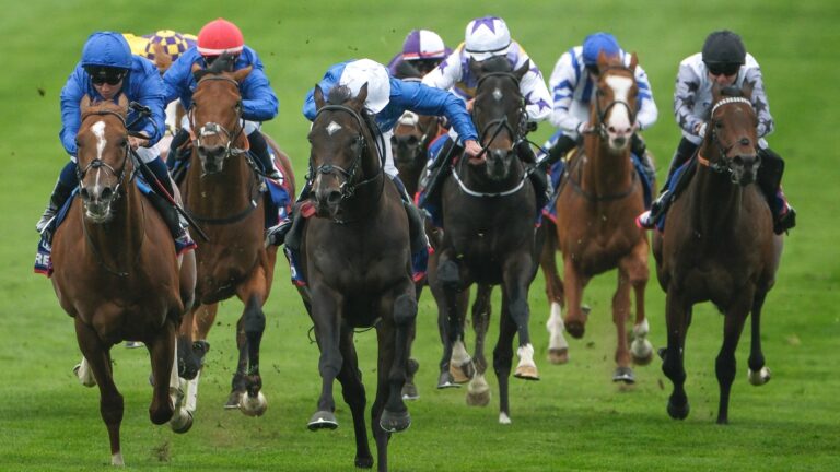 Ruling Court impresiona en 2000 Guineas mientras la espera de