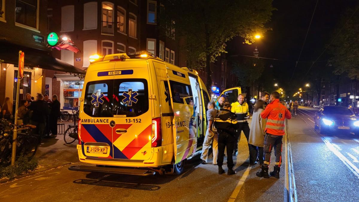 Tres residentes y perros retirados de una casa a través