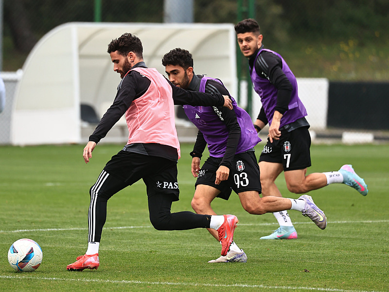 fenerbahce-besiktas-maci-ne-zaman-saat-kacta-ve-hangi-kanalda-1746338681911.png