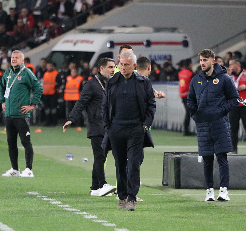 fenerbahce-besiktas-maci-ne-zaman-saat-kacta-ve-hangi-kanalda-1746338843726.png