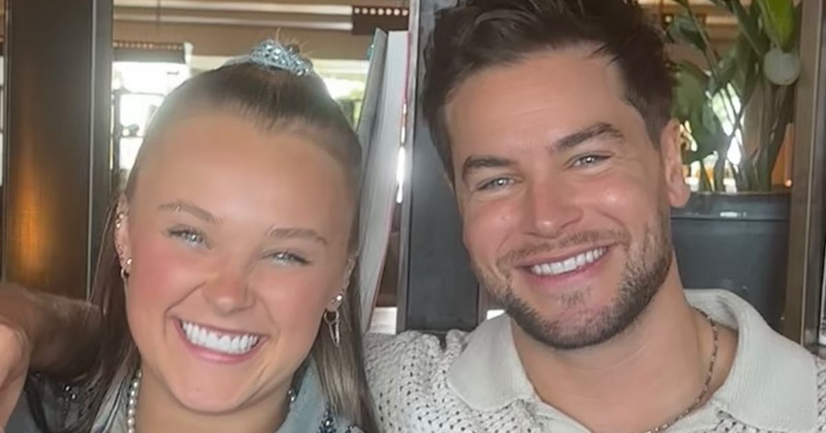 JoJo Siwa sugiere a Chris Hughes 'Romance' después de hacer