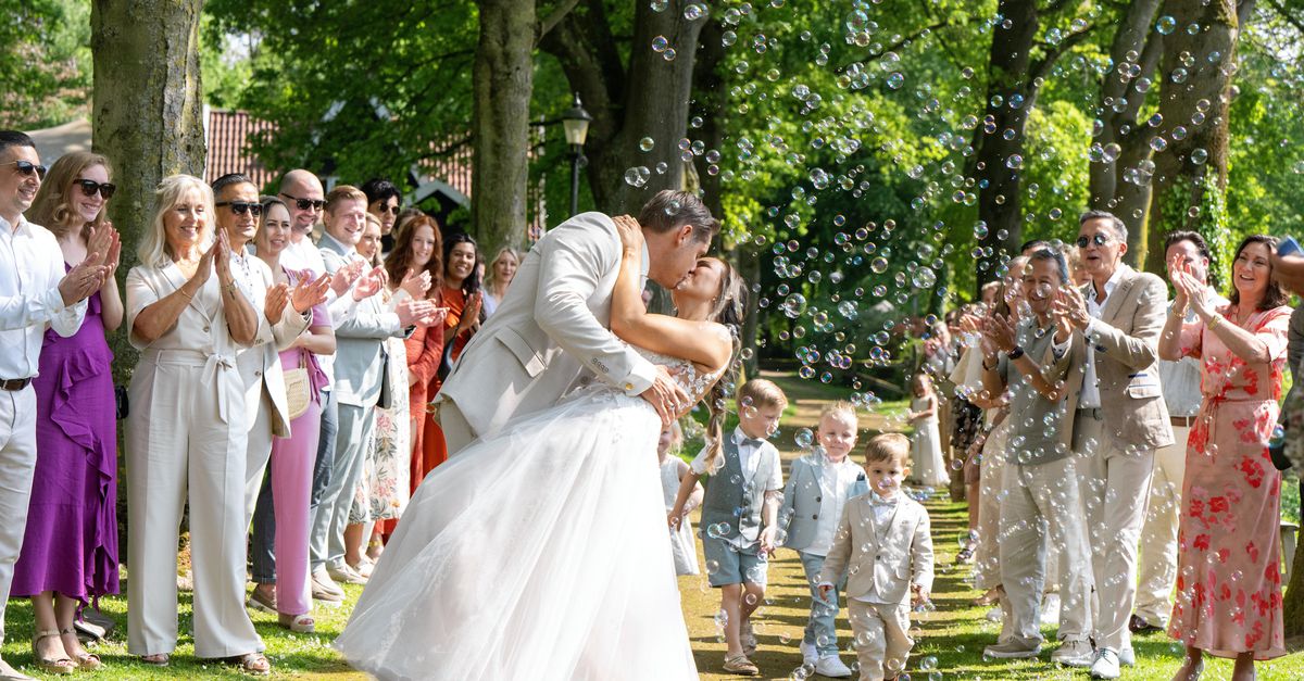 ¿Una alfombra roja en la ceremonia de la boda? Eso