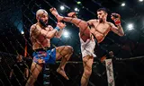 El luchador de MMA Harun Kurt de Alemania (izquierda) en una pelea con Barry Irausquin de Curazao.
