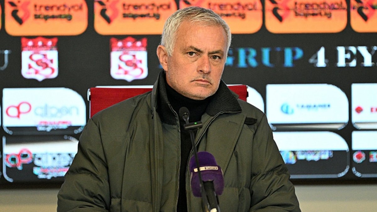 ¡La pintura que molesta a los fanáticos de Fenerbahçe! Mourinho