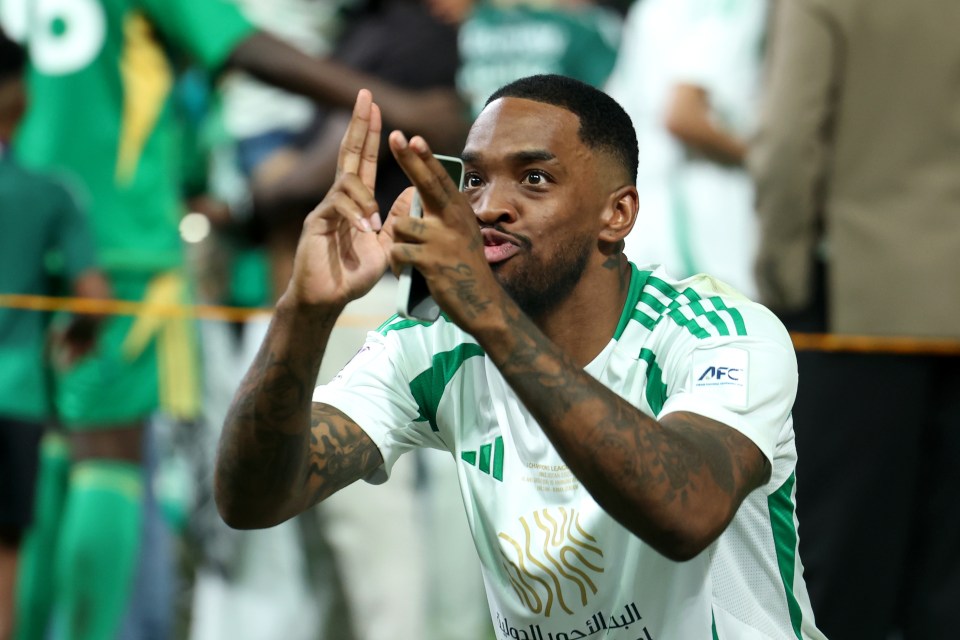 Ivan Toney de Al-Ahli Saudi celebrando una victoria.