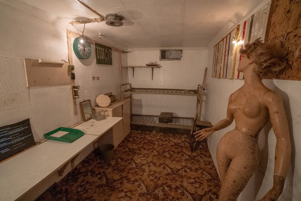 Interior de un búnker de la era de la Guerra Fría.