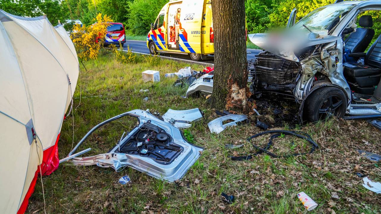 Muerto en el autobús Bedrijfs de choque, la salida A50