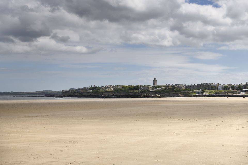 Universidad de St. Andrews y Beach vistas desde la arena.