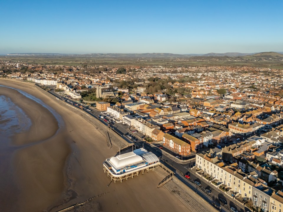 Vista aérea de Burnham-on-Sea Town and Beach en Somerset, con Pier.