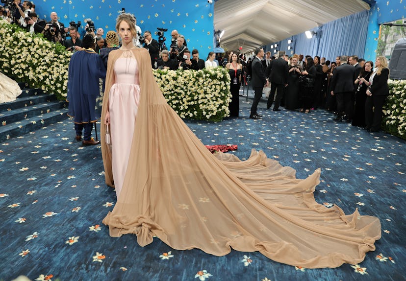 Nueva York, Nueva York - 05 de mayo: Maya Hawke asiste a la Gala Met 2025 Celebrating "Superfine: Sastrería ...