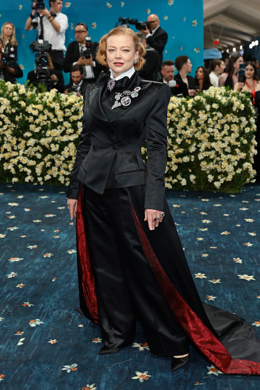 Nueva York, Nueva York - 05 de mayo: Sarah Snook asiste a la Gala Met 2025 celebrando "Superfine: Sastrería ...