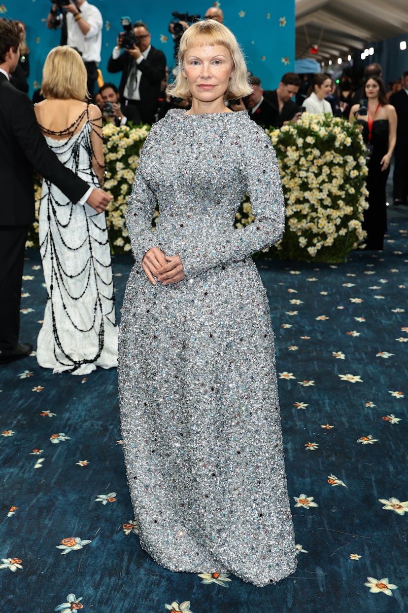 Nueva York, Nueva York - 05 de mayo: Pamela Anderson asiste a la Gala Met 2025 Celebrating "Superfine: Tailo ...