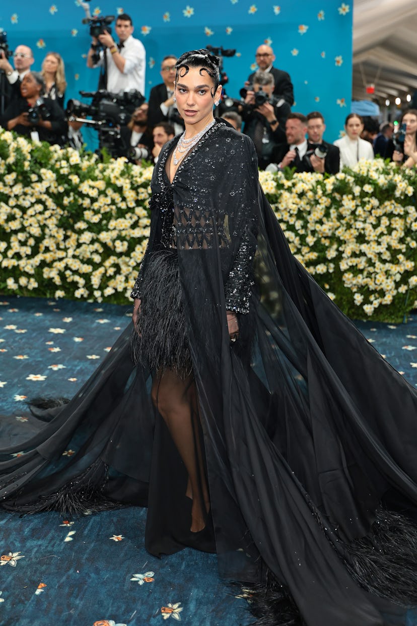 Nueva York, Nueva York - 05 de mayo: Dua Lipa asiste a la Gala Met 2025 Celebrating "Superfine: Sastrería BL ...