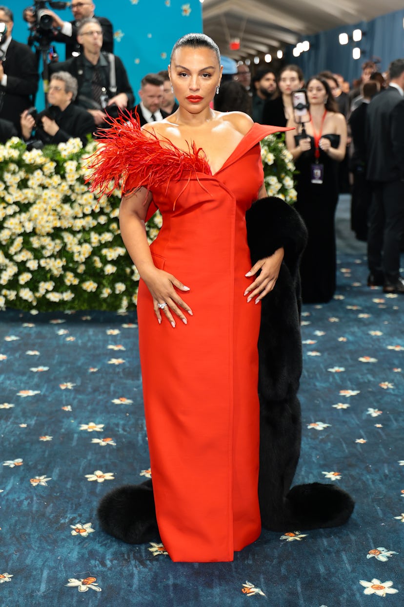 Nueva York, Nueva York - 05 de mayo: Paloma Elsesser asiste a la Gala Met 2025 Celebrating "Superfine: Tailo ...