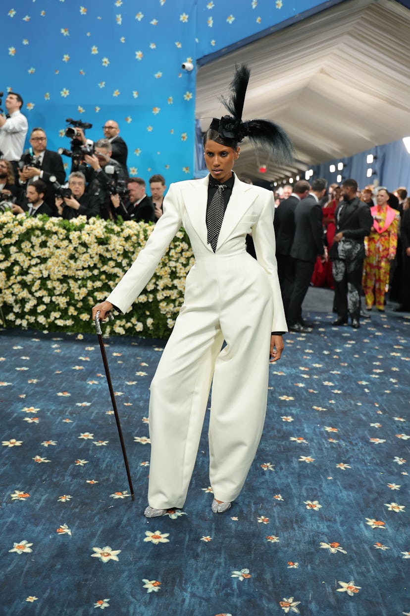 Nueva York, Nueva York - 05 de mayo: Imaan Hammam asiste a la Gala Met 2025 celebrando "Superfine: sastrein ...