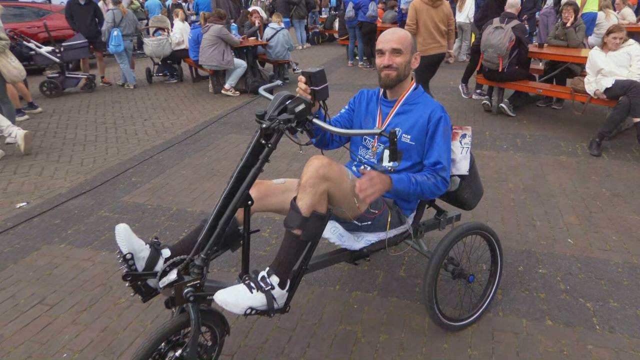Peter está paralizado, pero aún puede andar en bicicleta: "Te