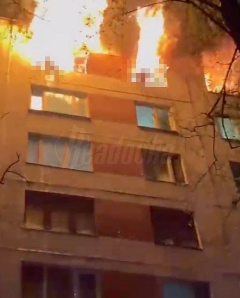 Moscú Highrise envuelto en llamas.