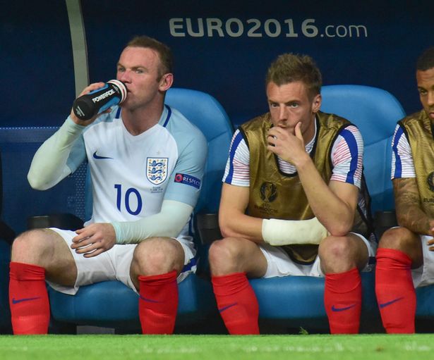 Wayne Rooney y Jamie Vardy en el Rusia v Inglaterra Match en Euro2016