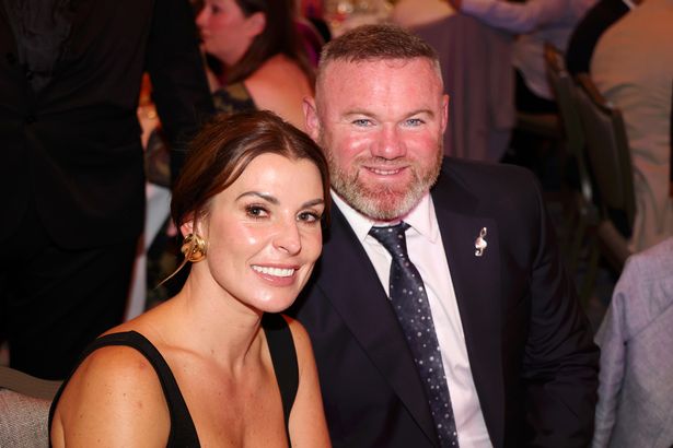 Coleen Rooney y Wayne Rooney durante las leyendas de fútbol de Nordoff Robbins en JW Marriott Grosvenor House el 07 de octubre de 2024 en Londres, Inglaterra