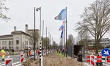 En el Foro Mundial de La Haya, donde la cumbre de la OTAN se llevará a cabo en dos meses, las banderas de los 32 estados miembros estarán colgando en los próximos meses. Foto Walter Autumn