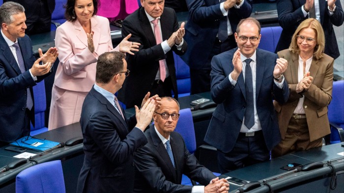 Canciller On Pause: Bundestag Stings Merz el primer día