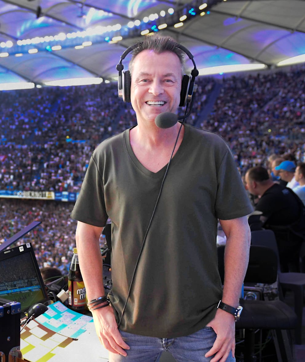 Kommentator Oliver Forster (57) kommt in der Konferenz von DAZN zum Einsatz