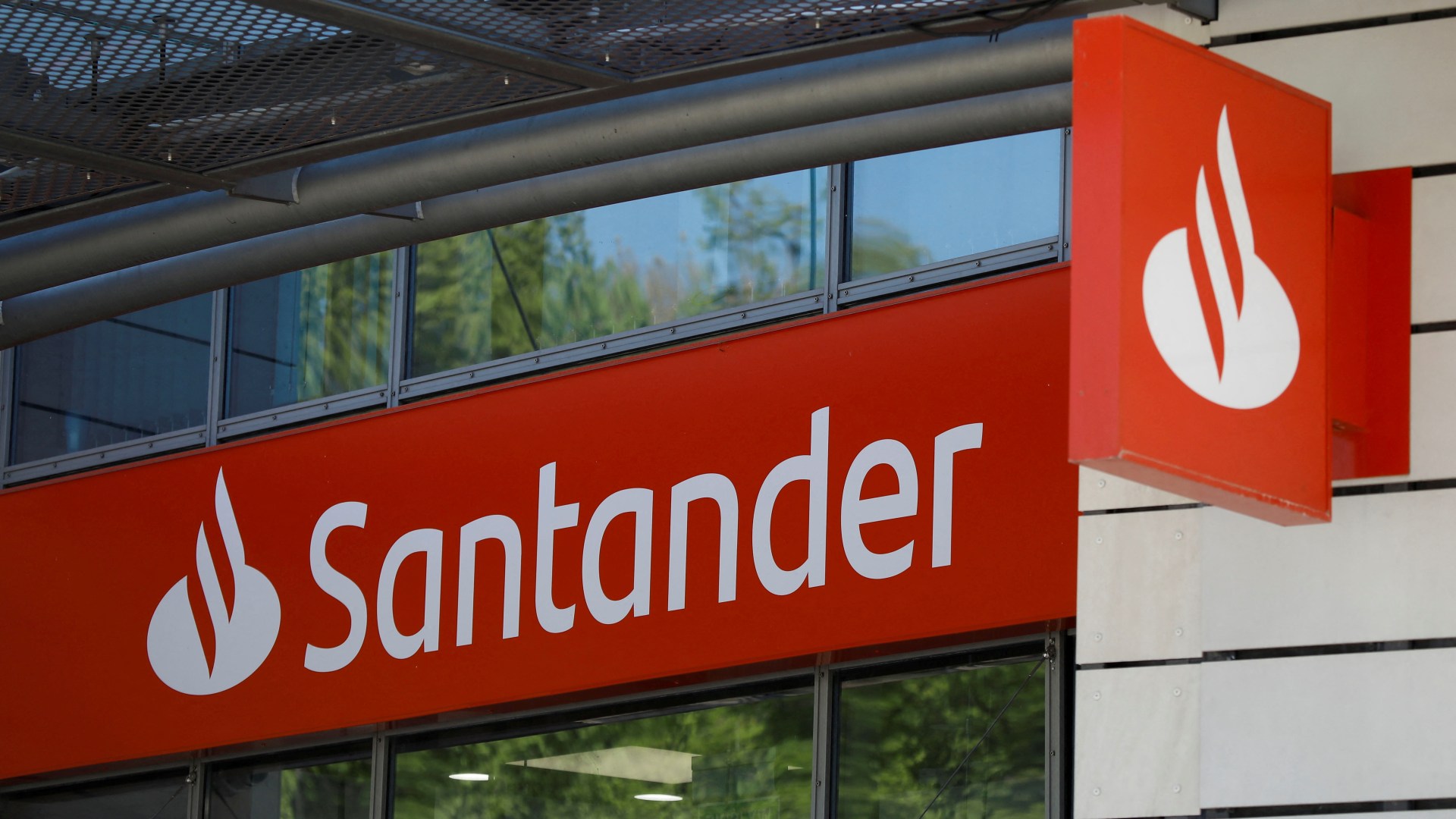 Santander hará un gran cambio a las cuentas bancarias en