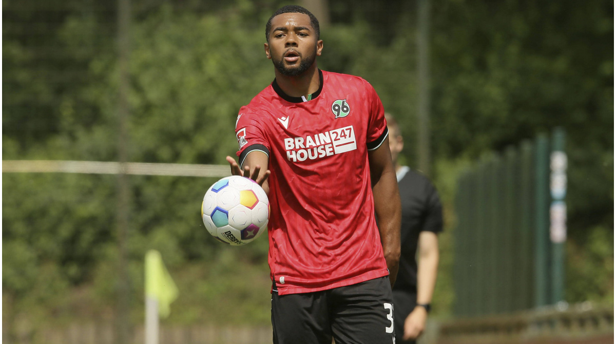 1.fc Kaiserslautern quiere obtener Brooklyn Ezeh de Hannover 96