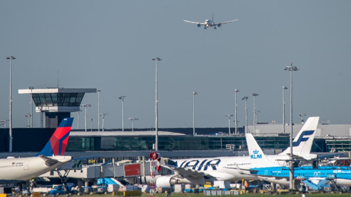 Encoger a Schiphol ahora oficialmente, pero aún más vuelos que