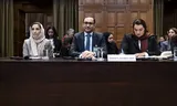 Amiera Alhefeiti (izquierda), representante del Emiraten Árabe Unido (VAE) en la ONU, el 10 de abril durante un interrogatorio en la Corte Internacional de Apelaciones en La Haya, donde sirve el caso de Sudán. Foto Remko de Waal / ANP