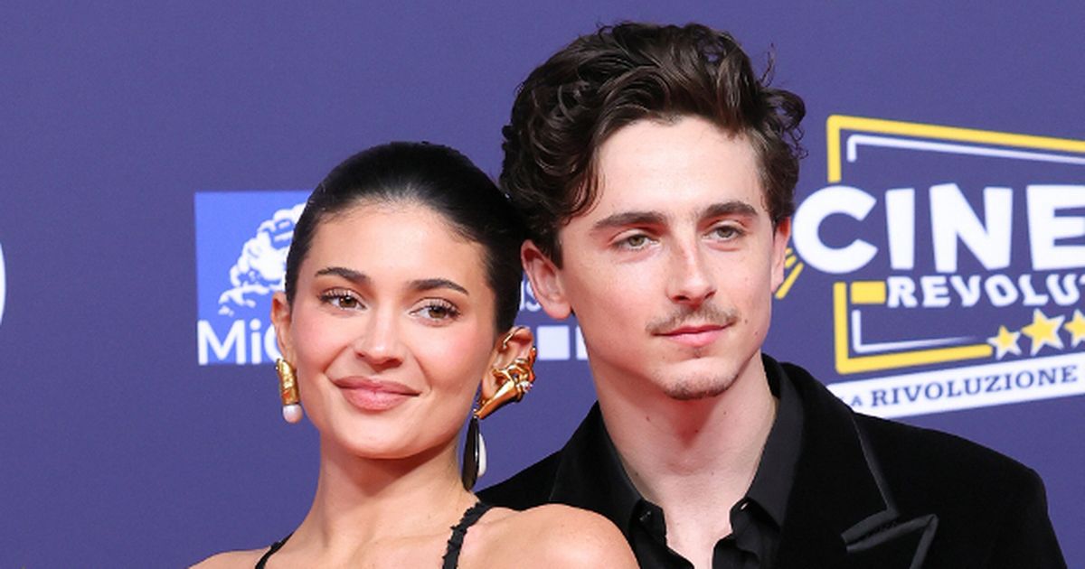 Timotheé Chalamet no puede mantener las manos fuera de Kylie