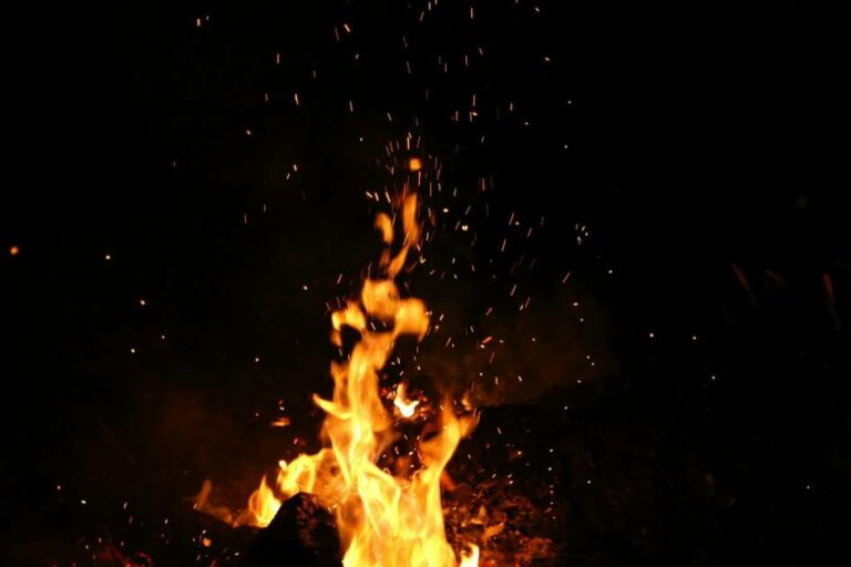 Grand Fire destruye la fábrica de cuero de Ecco en