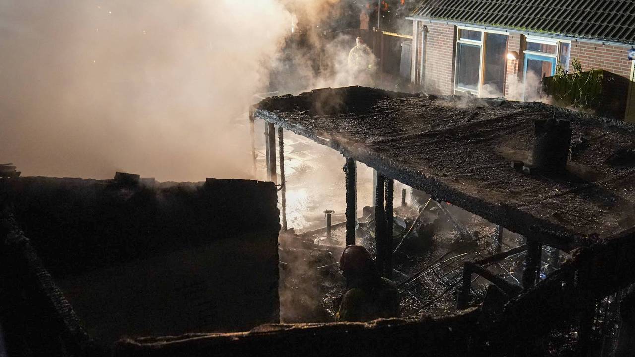 La brigada de fuego evita peor: fuego en jardines destruidos