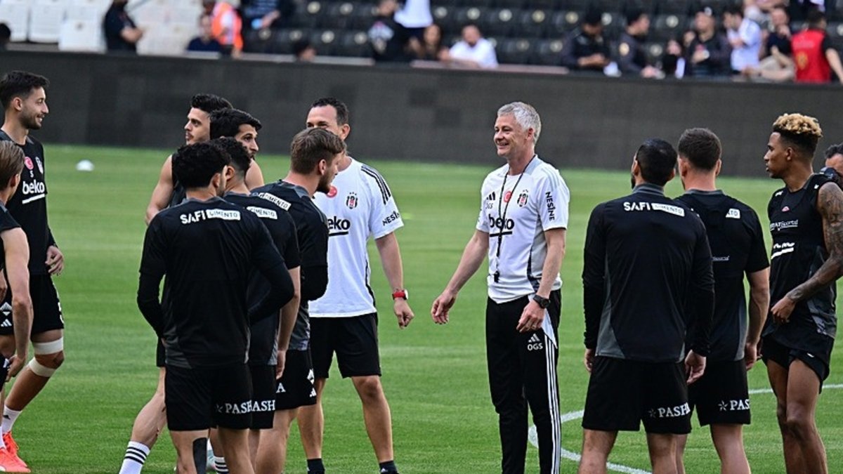 Entrenamiento abierto de Beşiktaş a los fanáticos