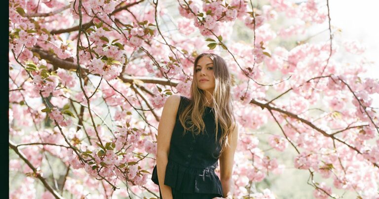 Stassi Schroeder en Gatekeeping Vintage y vestirse para vuelos