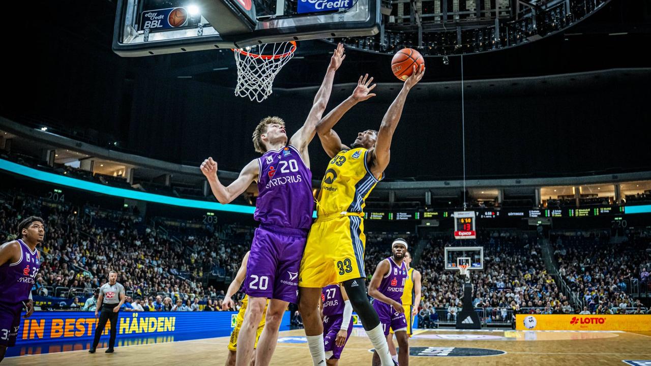 Alba Berlín claramente supera a Göttingen y llega a los