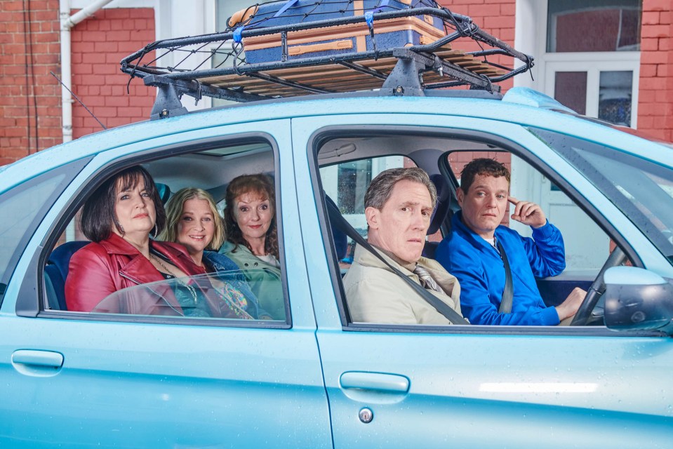 Foto del elenco de Gavin y Stacey en un auto.