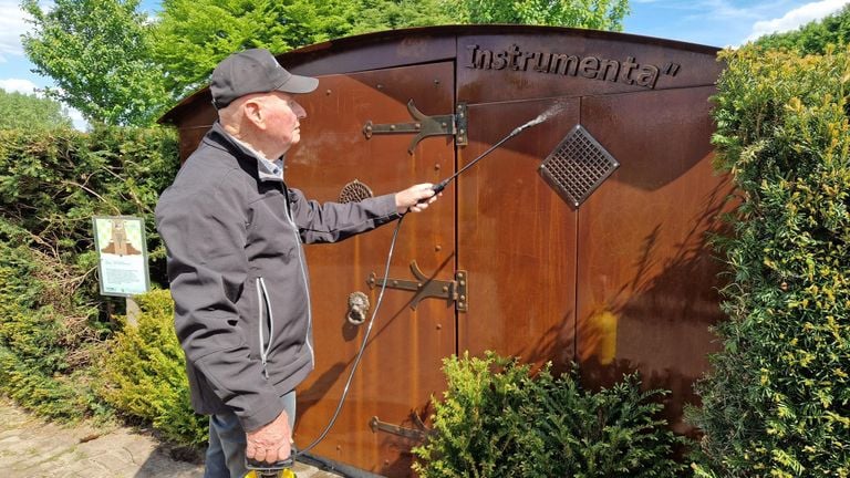 CEES está trabajando duro para restaurar la obra de arte (Foto: Tom Berkers).